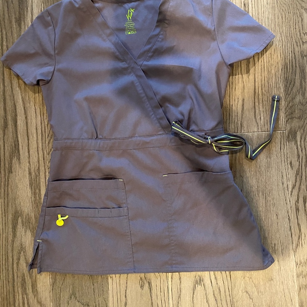 XS GRAY MED COUTURE SCRUB SET